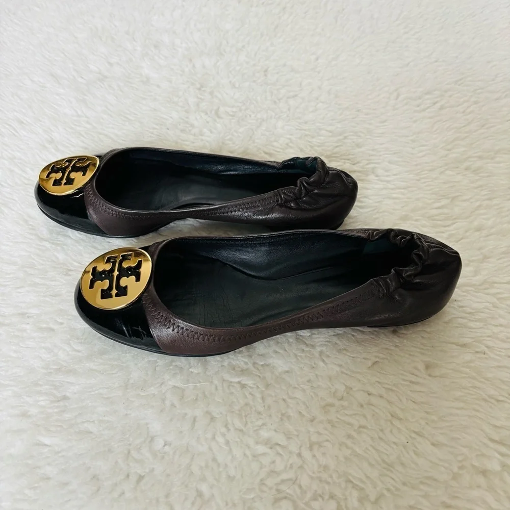 Tory Burch Reva 2 tone Black Patent Brown Leather Logo Flat Shoes size 7.5 M